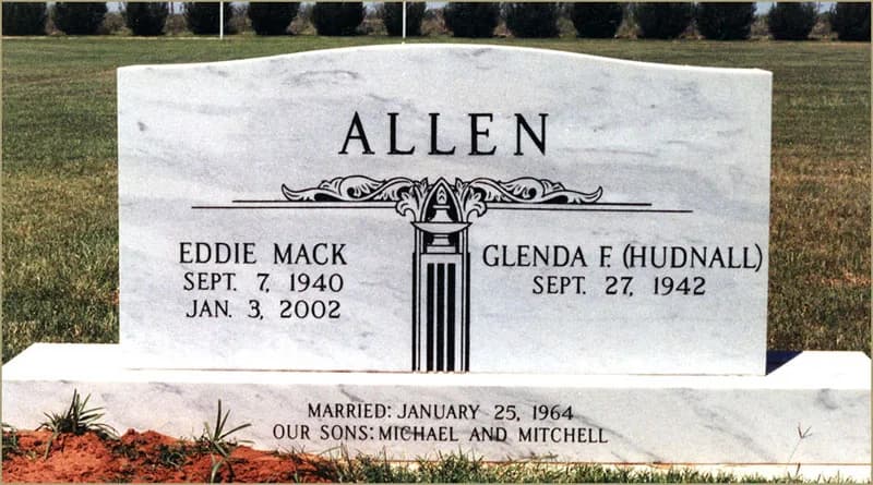 Double Upright granite memorial by Sadler & Son Monument Works, DU 26