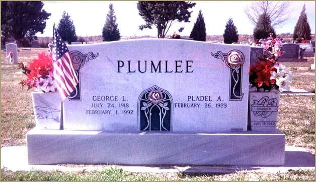 Double Upright granite memorial by Sadler & Son Monument Works, DU 34
