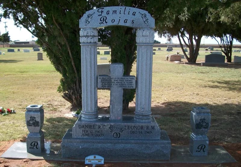 Double Upright granite memorial by Sadler & Son Monument Works, DU 58