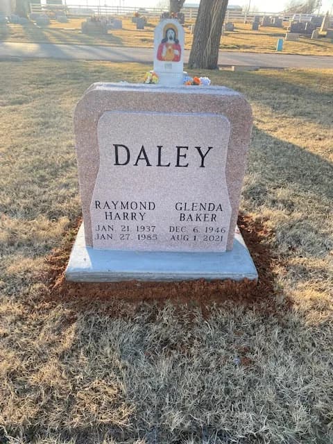 Double Upright granite memorial by Sadler & Son Monument Works, DU 70