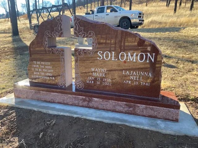 Double Upright granite memorial by Sadler & Son Monument Works, DU 89