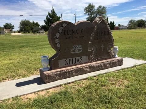 Double Upright granite memorial by Sadler & Son Monument Works, DU 101